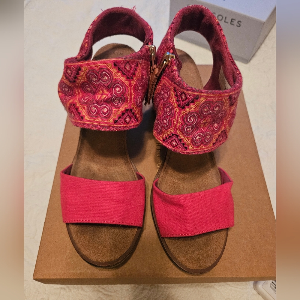 Tom’s multi color Majorca  sandals size 7.5, Pink